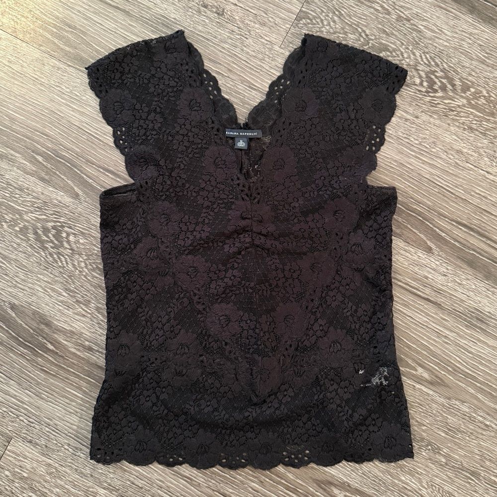 Banana Republic Stretchy Lace Top